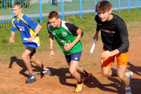 Technikum im. J. Piłsudskiego w Brzesku: Inauguracja zawodów sportowych 2024/2025 – Sztafetowe Biegi Przełajowe dziewcząt i chłopców