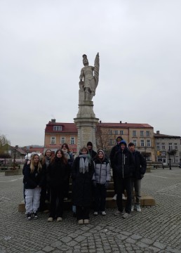 Uczniowie z ZSTiB w Brzesku na wykładzie Akademii Historii Polski XX wieku